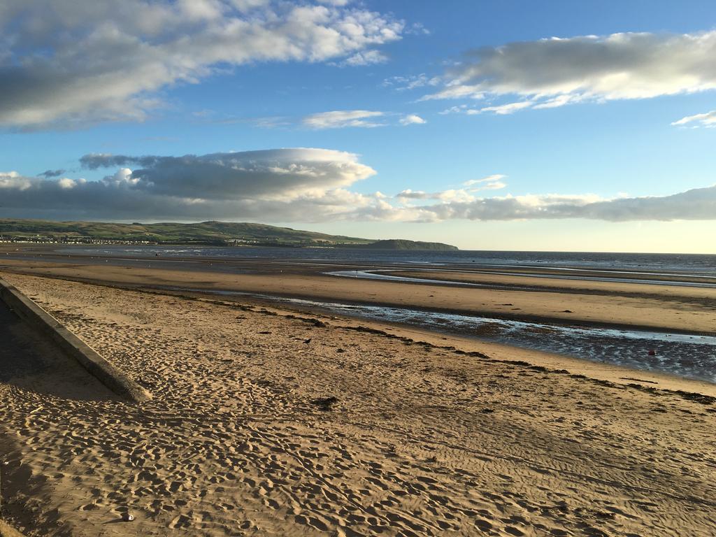 No5 Ayr Beach - Coorie Doon Stays Экстерьер фото
